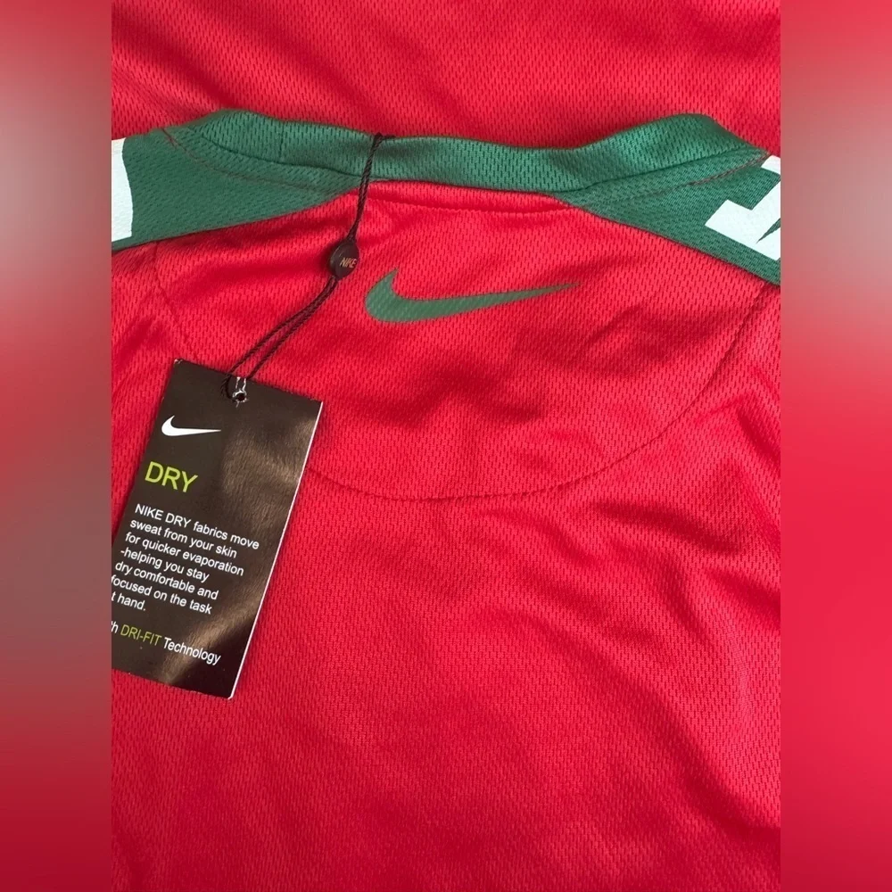 NWT Nike Men's Swoosh Short Sleeve